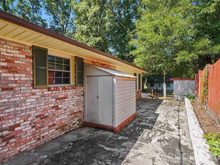 328 Brookwood Drive, Salisbury, NC 28146.  MLS# CAR4418721, YatesRealty ID 29759. 