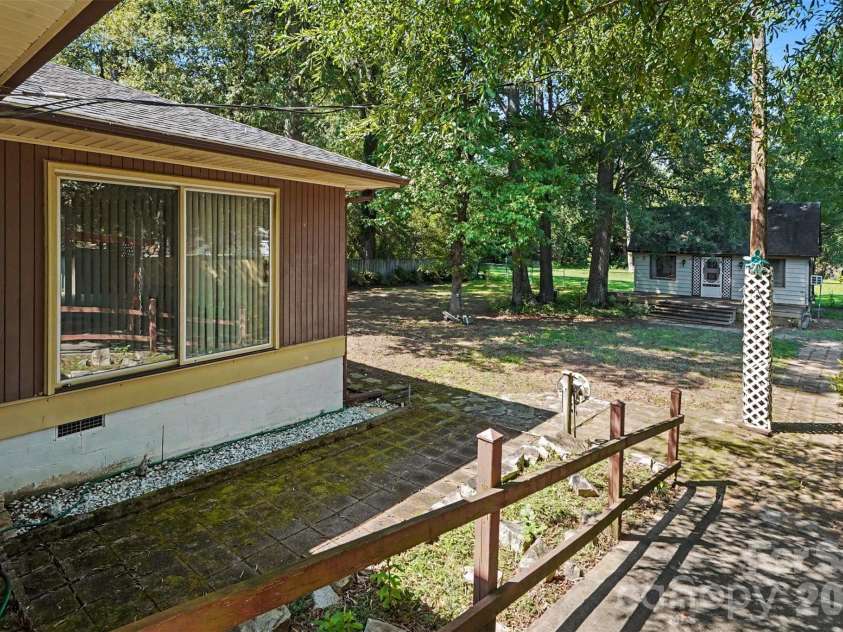 328 Brookwood Drive, Salisbury, NC 28146.  MLS# CAR4418721, YatesRealty ID 29759. Side Yard