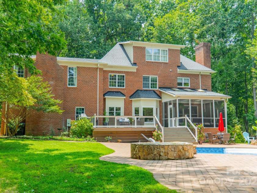 3307 Sandalwood Lane, Waxhaw, NC 28173.  MLS# CAR4281733, YatesRealty ID 29759. 