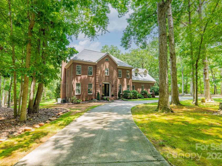 3307 Sandalwood Lane, Waxhaw, NC 28173.  MLS# CAR4281733, YatesRealty ID 29759. 