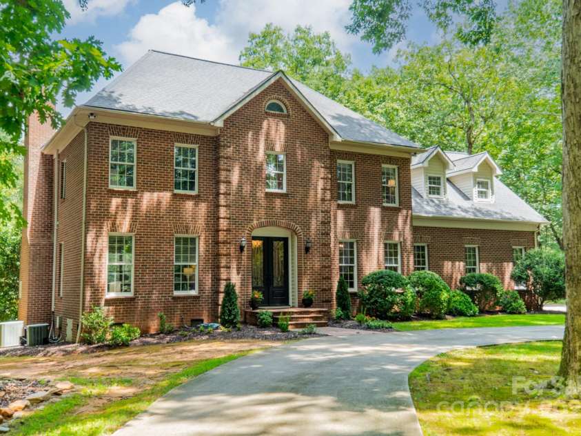 3307 Sandalwood Lane, Waxhaw, NC 28173.  MLS# CAR4281733, YatesRealty ID 29759. 