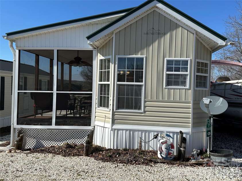 171 Grand View Drive, New London, NC 28127.  MLS# CAR4353166, YatesRealty ID 2976. 