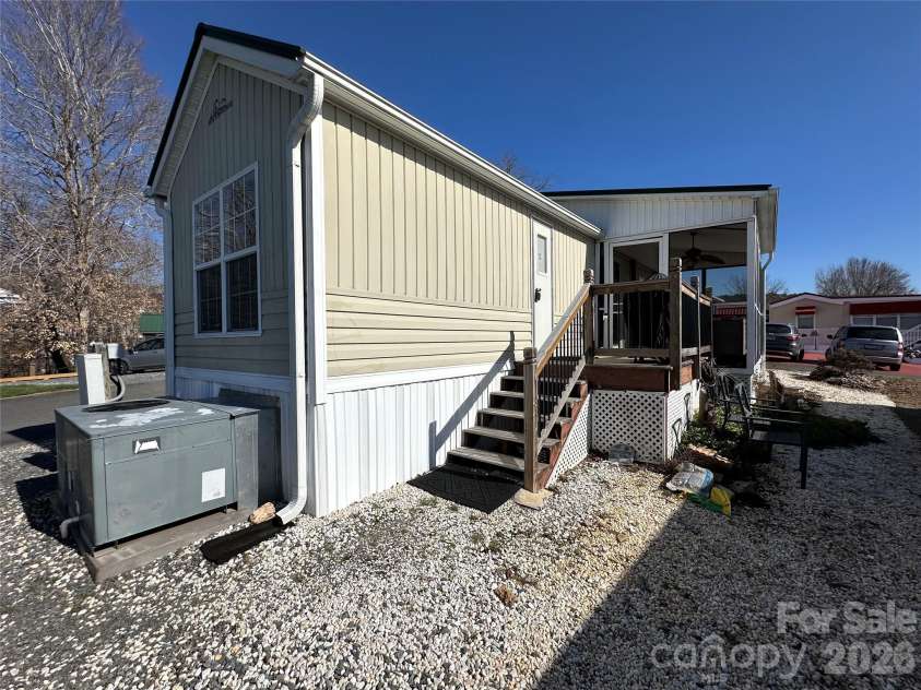 171 Grand View Drive, New London, NC 28127.  MLS# CAR4353166, YatesRealty ID 2976. 