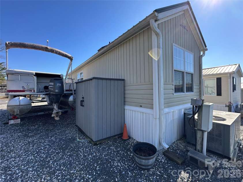 171 Grand View Drive, New London, NC 28127.  MLS# CAR4353166, YatesRealty ID 2976. 
