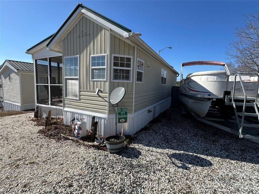 171 Grand View Drive, New London, NC 28127.  MLS# CAR4353166, YatesRealty ID 2976. 