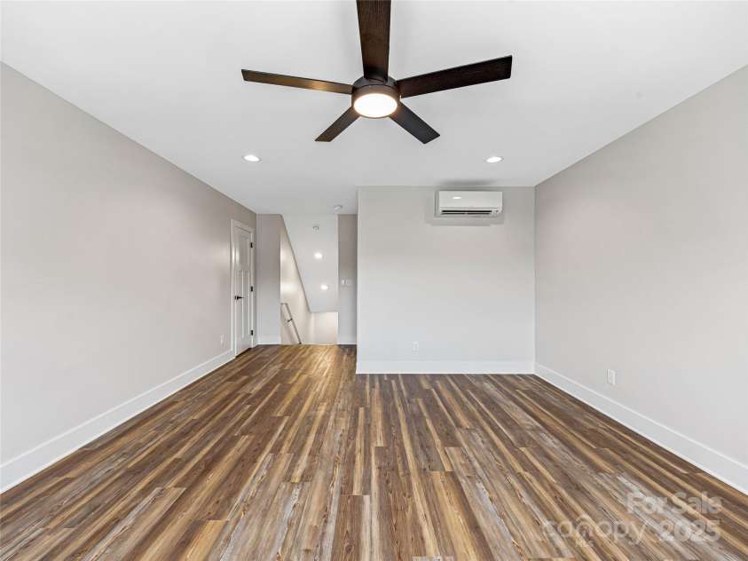 297 Bethany Drive, Mars Hill, NC 28754.  MLS# CAR4277821, YatesRealty ID 2976. 3rd Bedroom or F.R.O.G.  Full Ensuite Bath - View #2