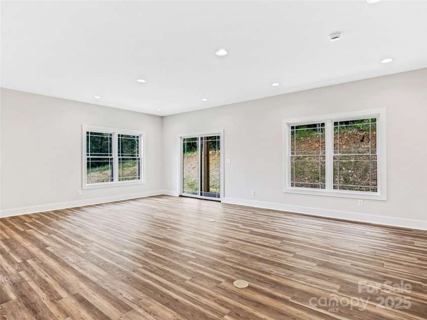 297 Bethany Drive, Mars Hill, NC 28754.  MLS# CAR4277821, YatesRealty ID 2976. Family Room - Great Natural Light - Covered Back Patio for Grilling / Entertaining / Relaxing