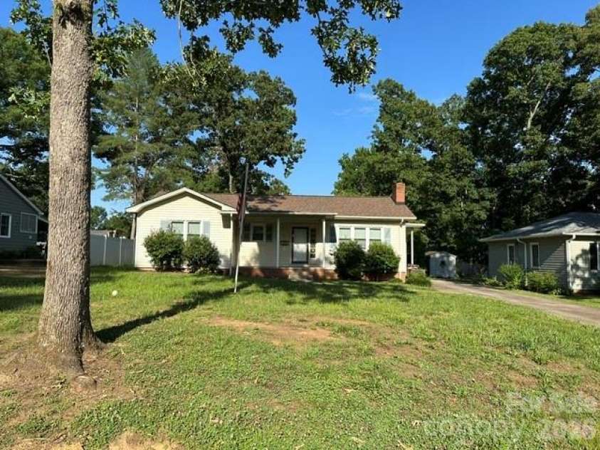 411 Woodside Drive, Shelby, NC 28150.  MLS# CAR4389035, YatesRealty ID 29760. 