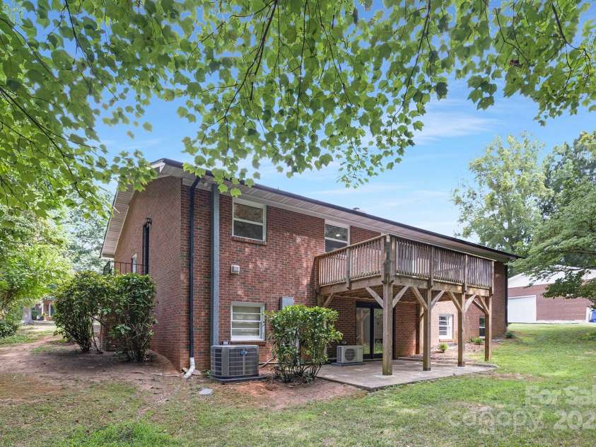 605 Magnolia Street, Mooresville, NC 28115.  MLS# CAR4282553, YatesRealty ID 29760. 