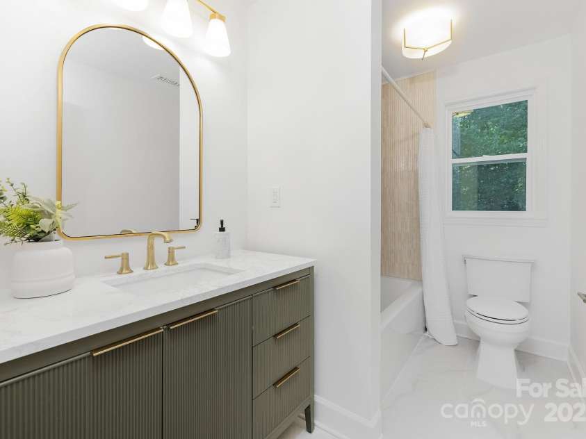 605 Magnolia Street, Mooresville, NC 28115.  MLS# CAR4282553, YatesRealty ID 29760. Guest bathroom integrating similar color scheme as the kitchen