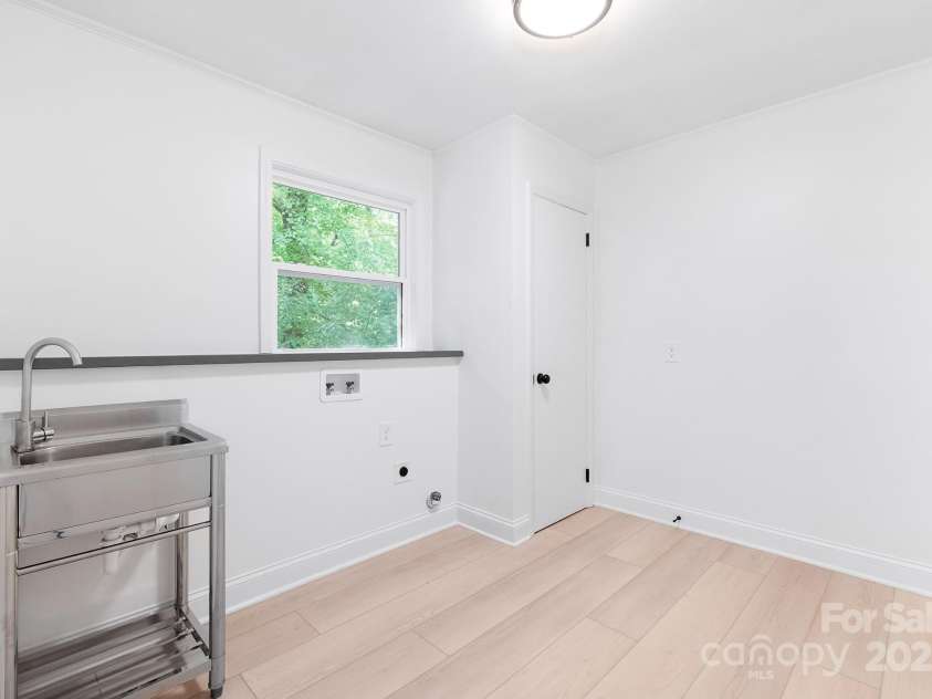 605 Magnolia Street, Mooresville, NC 28115.  MLS# CAR4282553, YatesRealty ID 29760. Huge laundry room