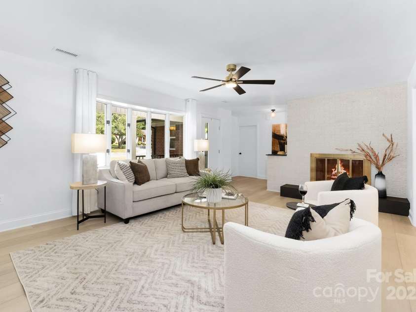 605 Magnolia Street, Mooresville, NC 28115.  MLS# CAR4282553, YatesRealty ID 29760. Large picture window in living room