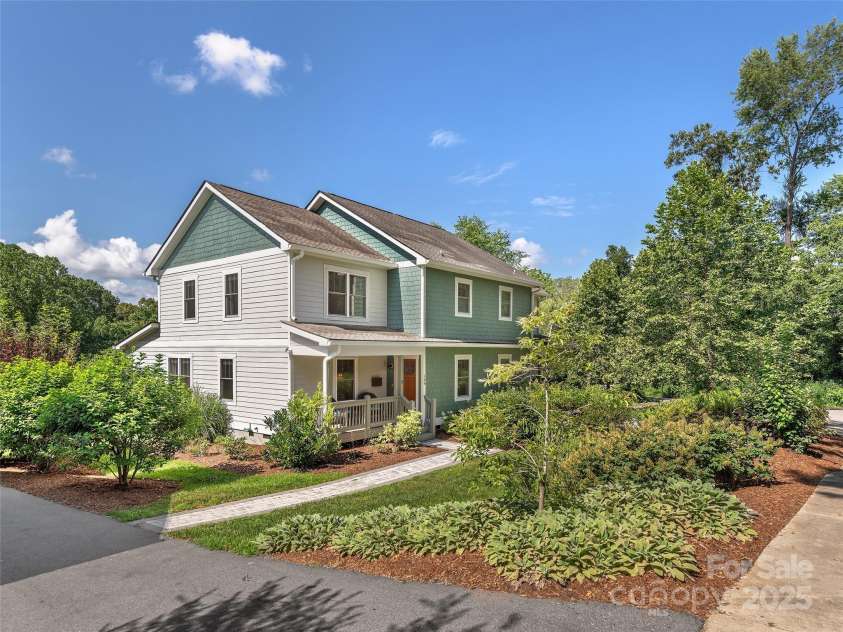 149 Courtland Avenue, Asheville, NC 28801.  MLS# CAR4283116, YatesRealty ID 29761. 