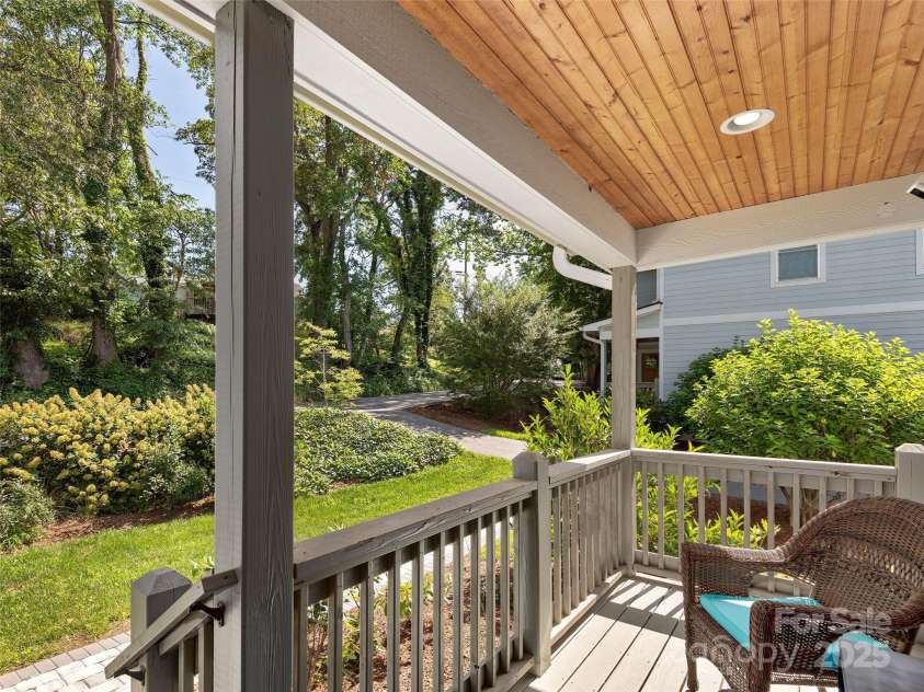 149 Courtland Avenue, Asheville, NC 28801.  MLS# CAR4283116, YatesRealty ID 29761. 