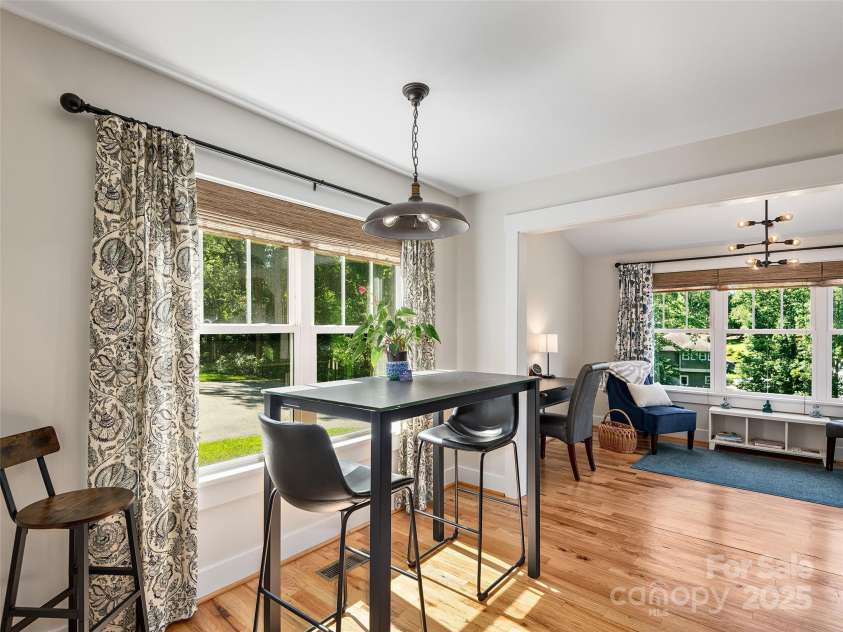 149 Courtland Avenue, Asheville, NC 28801.  MLS# CAR4283116, YatesRealty ID 29761. 