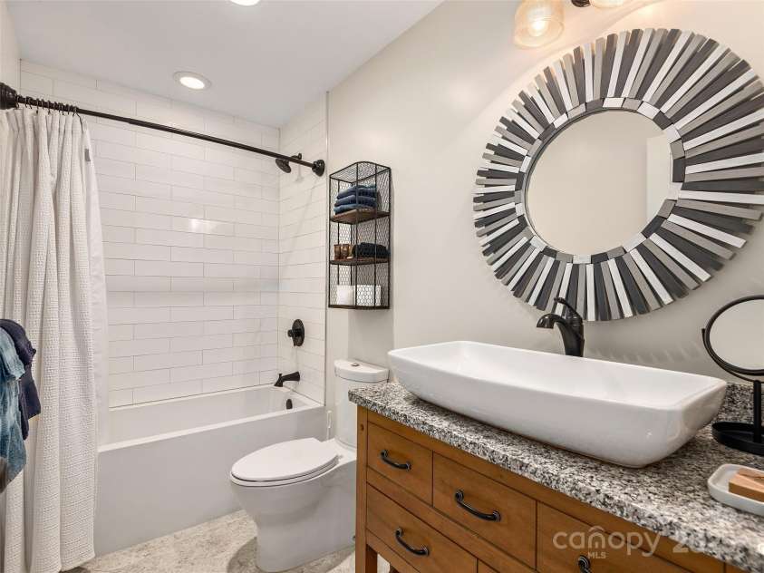 149 Courtland Avenue, Asheville, NC 28801.  MLS# CAR4283116, YatesRealty ID 29761. 