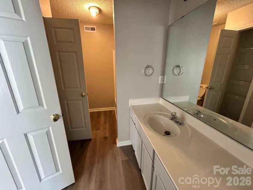 821 Lakehill Road, Charlotte, NC 28214.  MLS# CAR4392404, YatesRealty ID 29762. Bathroom 1