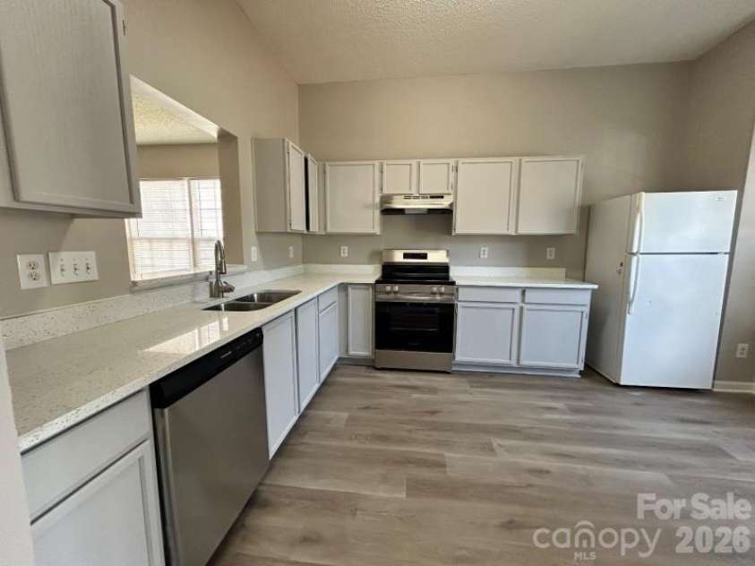 821 Lakehill Road, Charlotte, NC 28214.  MLS# CAR4392404, YatesRealty ID 29762. Kitchen Pic 2