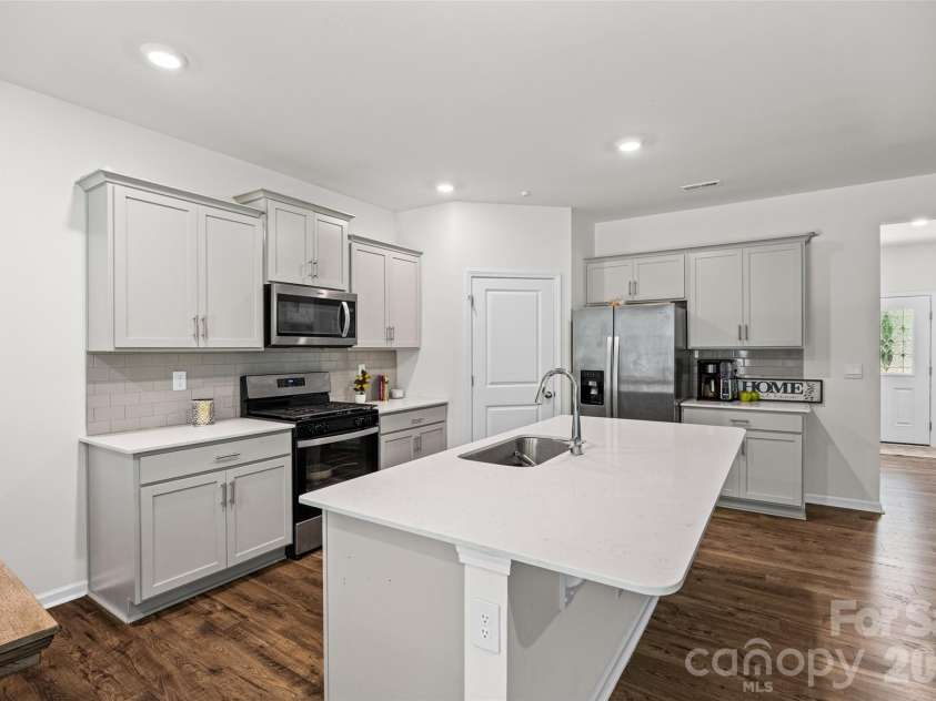 3623 Azalea Ridge Drive, Mount Holly, NC 28120.  MLS# CAR4392567, YatesRealty ID 29763. 
