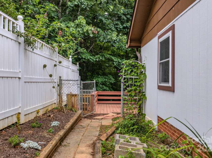 85 Pine Ridge Road, Mars Hill, NC 28754.  MLS# CAR4284642, YatesRealty ID 29763. 