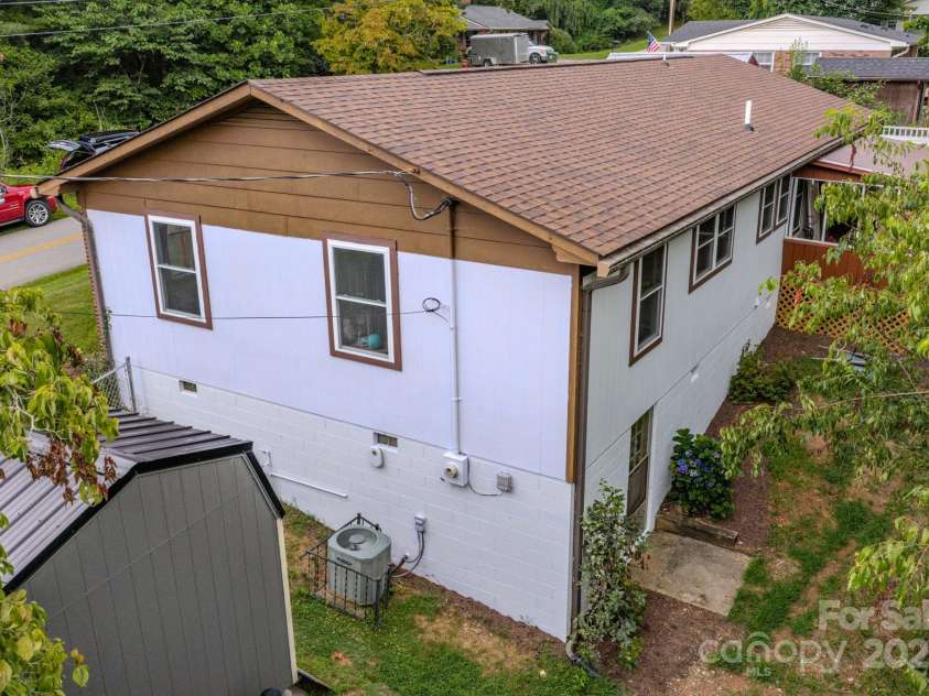 85 Pine Ridge Road, Mars Hill, NC 28754.  MLS# CAR4284642, YatesRealty ID 29763. 