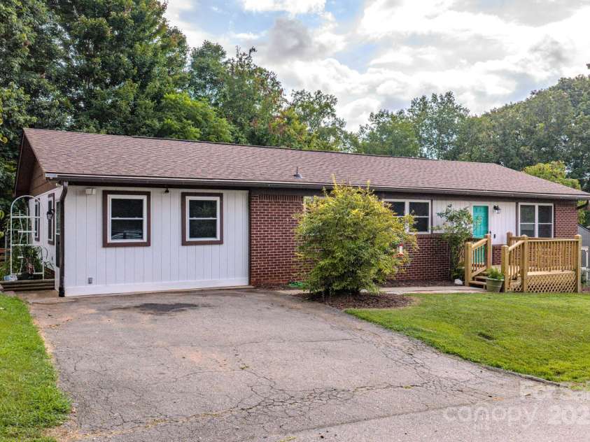 85 Pine Ridge Road, Mars Hill, NC 28754.  MLS# CAR4284642, YatesRealty ID 29763. 