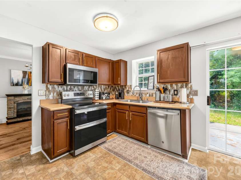 14542 Arbor Ridge Drive, Charlotte, NC 28273.  MLS# CAR4392287, YatesRealty ID 29764. 