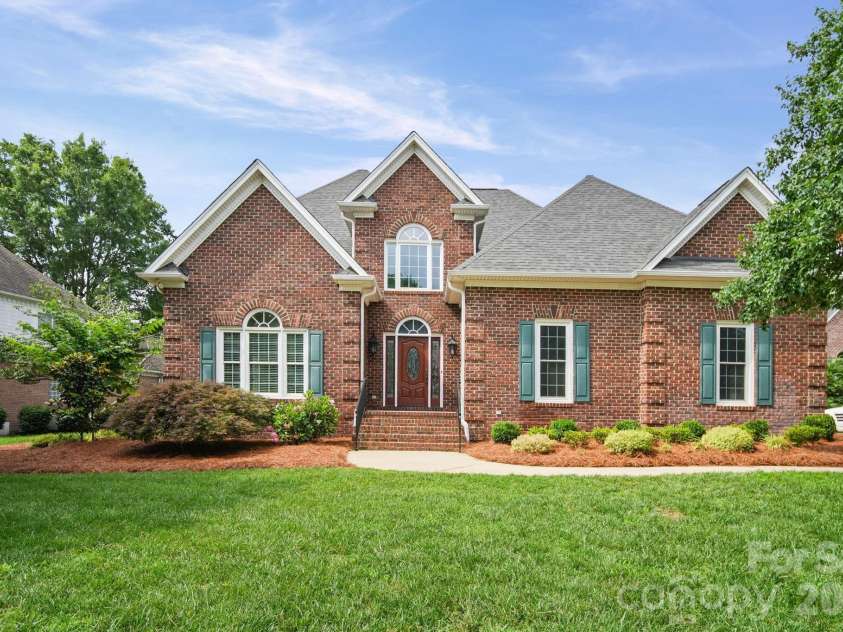 933 Allison Mews Place, Concord, NC 28027.  MLS# CAR4392633, YatesRealty ID 29765. 