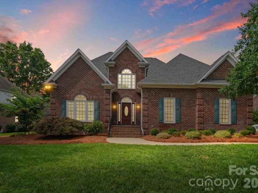 933 Allison Mews Place, Concord, NC 28027.  MLS# CAR4392633, YatesRealty ID 29765. 