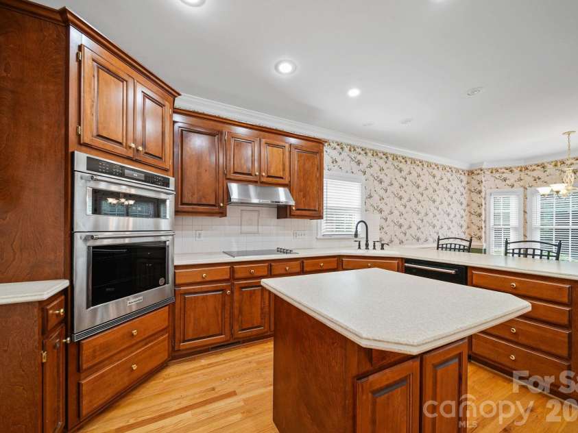 933 Allison Mews Place, Concord, NC 28027.  MLS# CAR4392633, YatesRealty ID 29765. 