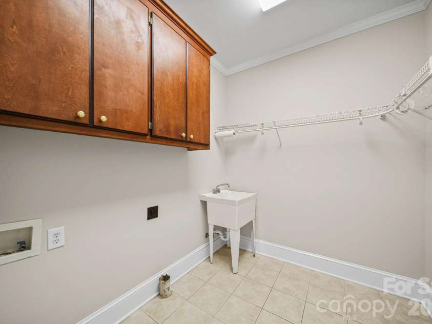 933 Allison Mews Place, Concord, NC 28027.  MLS# CAR4392633, YatesRealty ID 29765. 