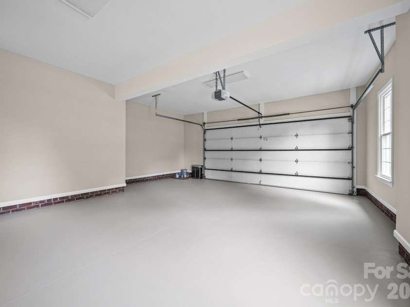 933 Allison Mews Place, Concord, NC 28027.  MLS# CAR4392633, YatesRealty ID 29765. 