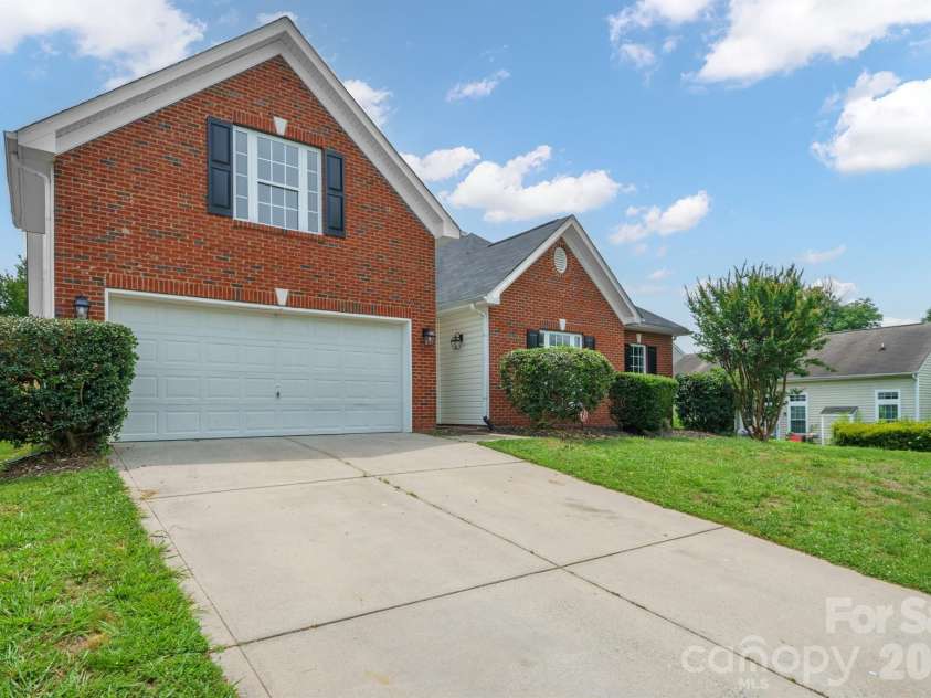 13409 Planters Row Drive, Charlotte, NC 28278.  MLS# CAR4392275, YatesRealty ID 29766. 