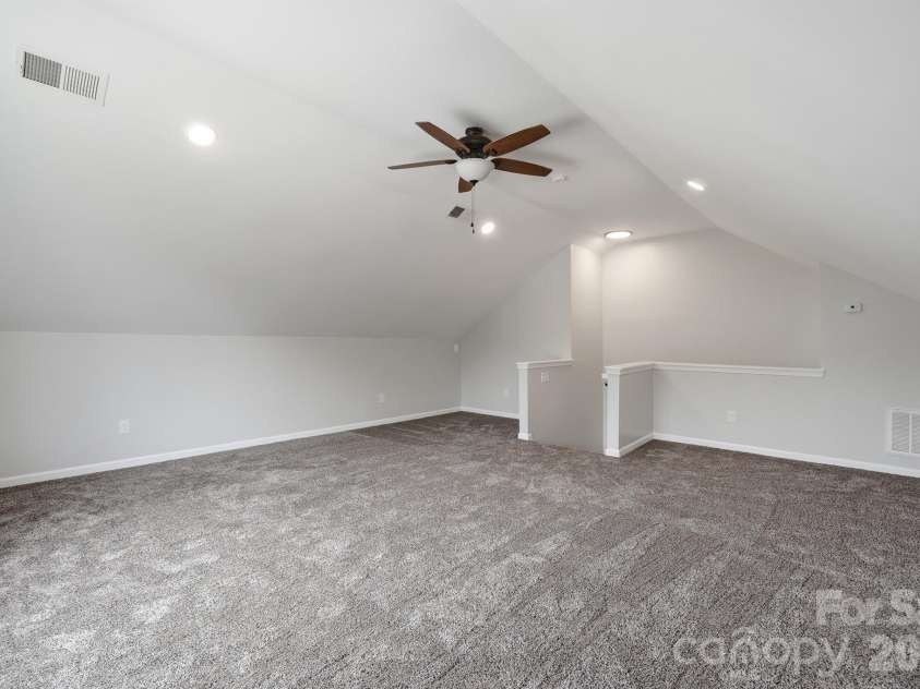 13409 Planters Row Drive, Charlotte, NC 28278.  MLS# CAR4392275, YatesRealty ID 29766. Bonus Room