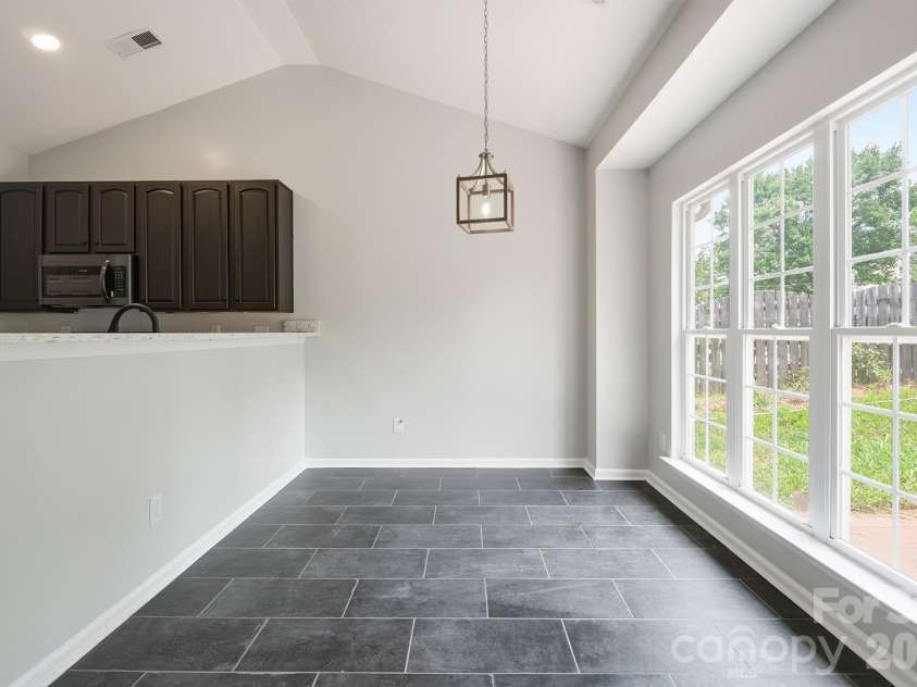 13409 Planters Row Drive, Charlotte, NC 28278.  MLS# CAR4392275, YatesRealty ID 29766. Breakfast