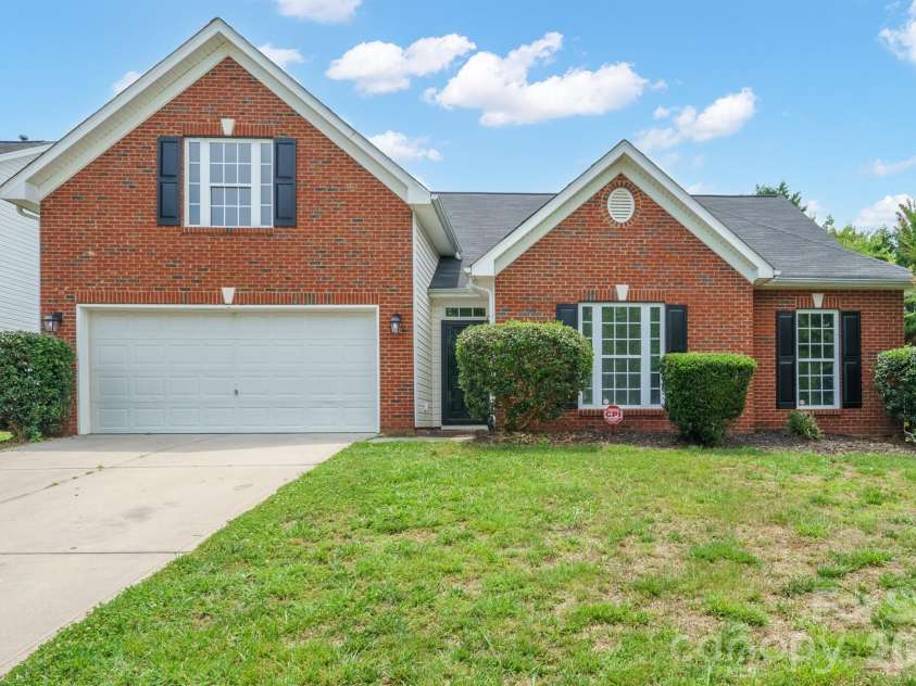 13409 Planters Row Drive, Charlotte, NC 28278.  MLS# CAR4392275, YatesRealty ID 29766. Front of Home