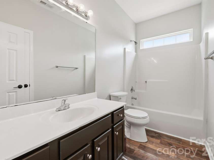 13409 Planters Row Drive, Charlotte, NC 28278.  MLS# CAR4392275, YatesRealty ID 29766. Full Bath