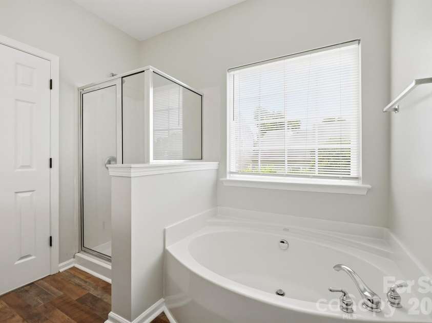 13409 Planters Row Drive, Charlotte, NC 28278.  MLS# CAR4392275, YatesRealty ID 29766. Primary Bathroom