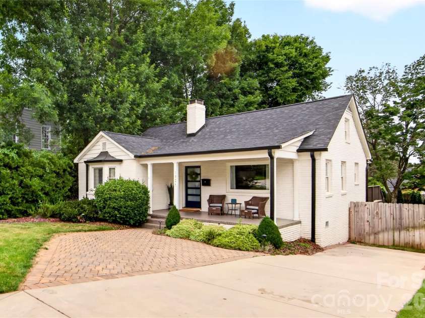 1825 Cumberland Avenue, Charlotte, NC 28203.  MLS# CAR4391863, YatesRealty ID 29767. 