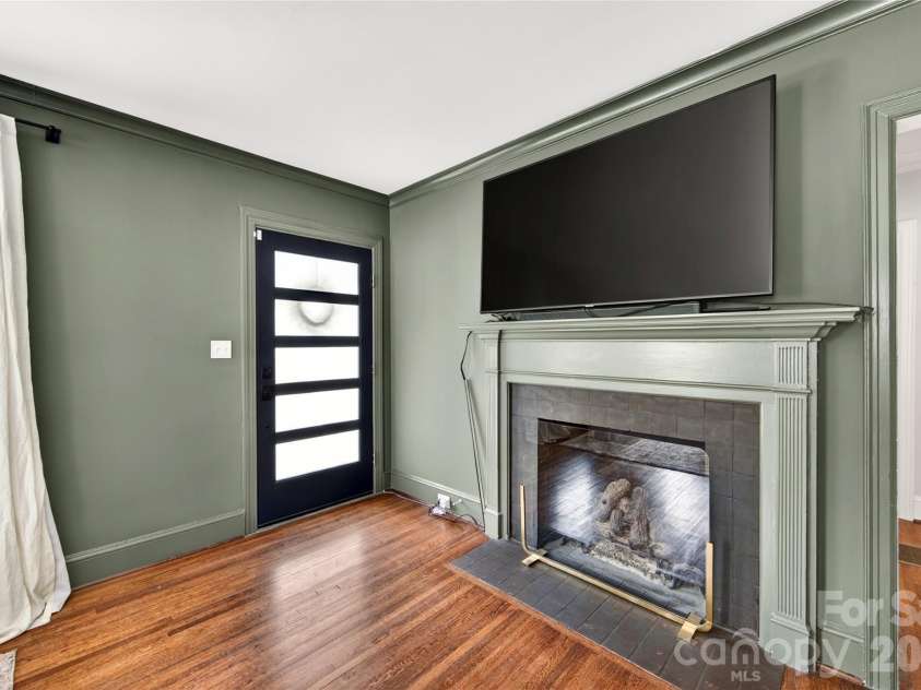 1825 Cumberland Avenue, Charlotte, NC 28203.  MLS# CAR4391863, YatesRealty ID 29767. 