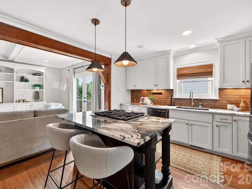 1825 Cumberland Avenue, Charlotte, NC 28203.  MLS# CAR4391863, YatesRealty ID 29767. 