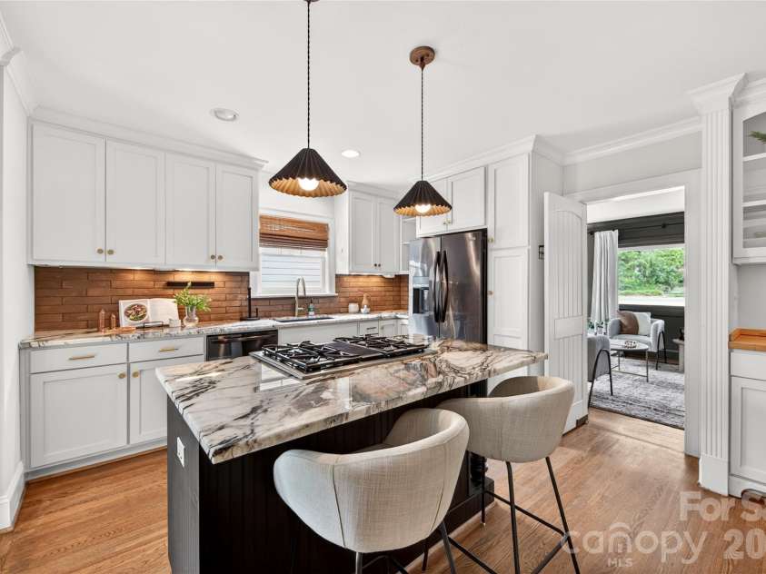 1825 Cumberland Avenue, Charlotte, NC 28203.  MLS# CAR4391863, YatesRealty ID 29767. 