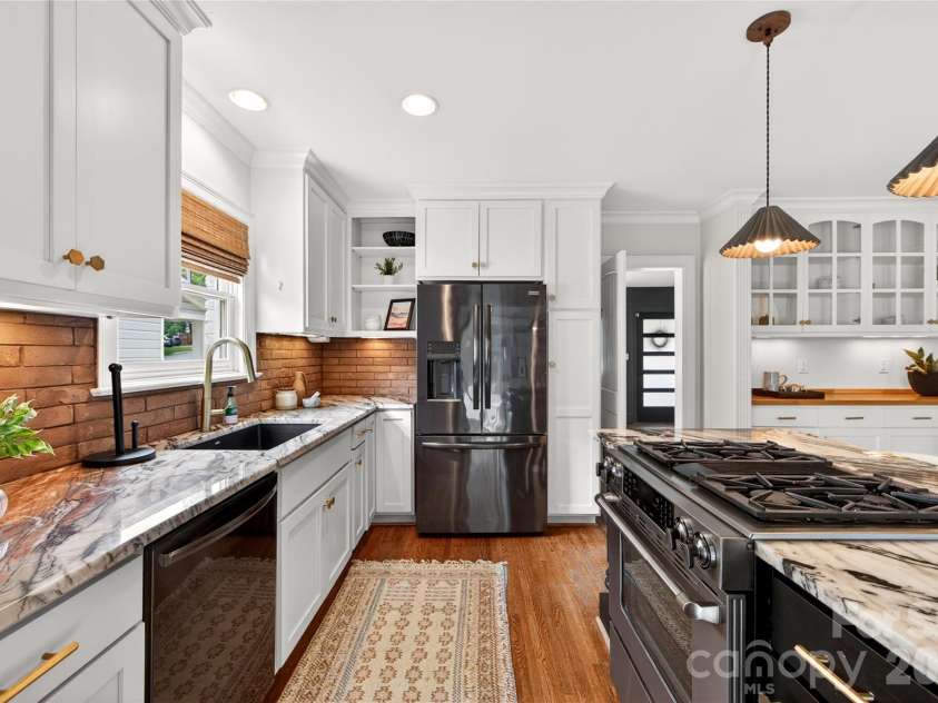 1825 Cumberland Avenue, Charlotte, NC 28203.  MLS# CAR4391863, YatesRealty ID 29767. 