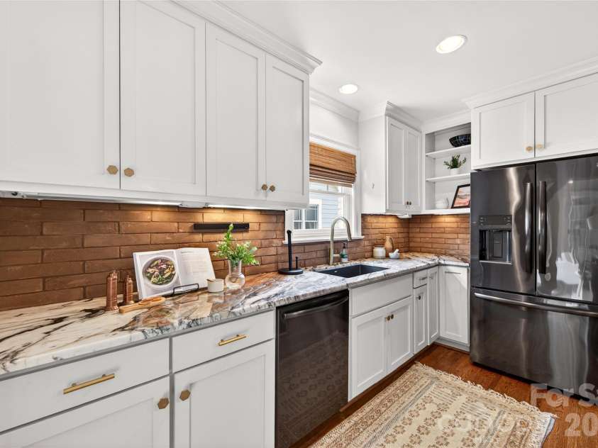 1825 Cumberland Avenue, Charlotte, NC 28203.  MLS# CAR4391863, YatesRealty ID 29767. 