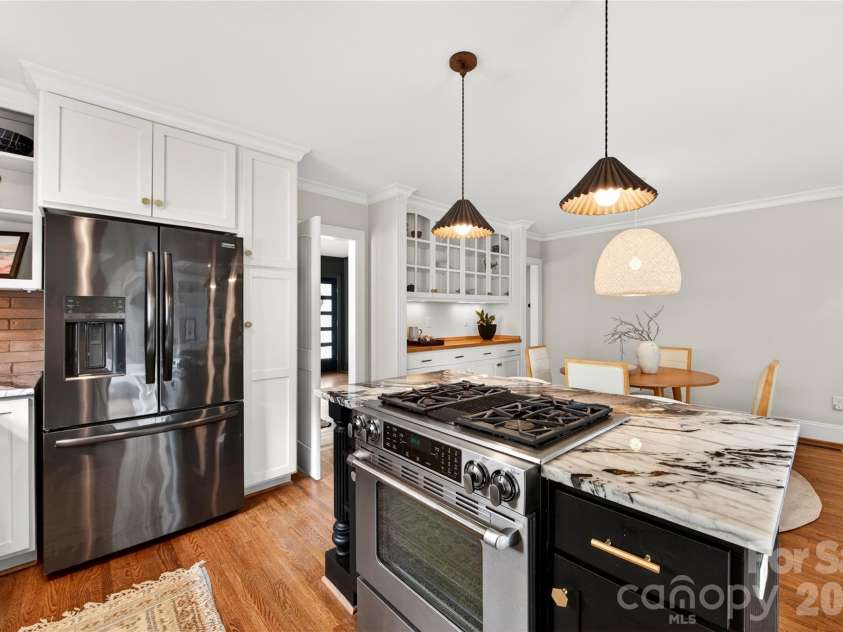 1825 Cumberland Avenue, Charlotte, NC 28203.  MLS# CAR4391863, YatesRealty ID 29767. 