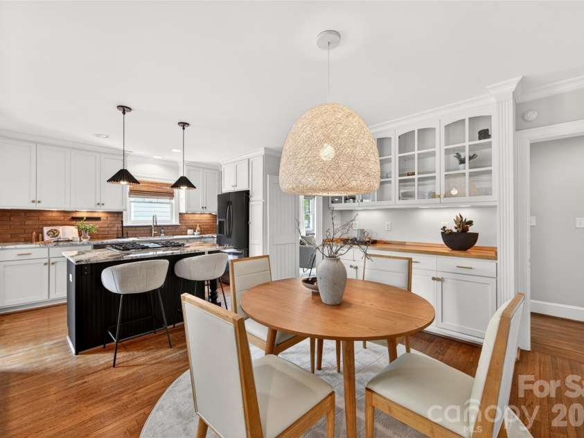 1825 Cumberland Avenue, Charlotte, NC 28203.  MLS# CAR4391863, YatesRealty ID 29767. 