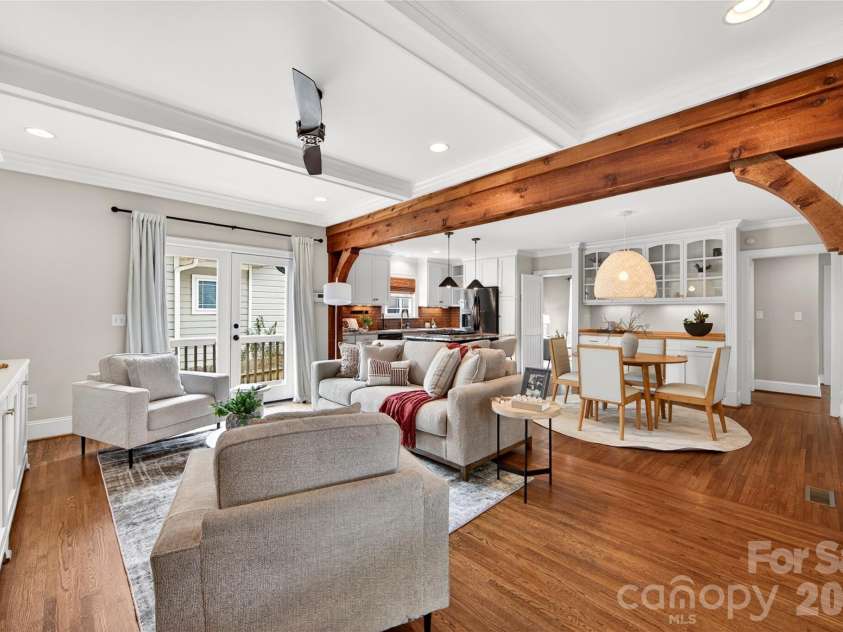 1825 Cumberland Avenue, Charlotte, NC 28203.  MLS# CAR4391863, YatesRealty ID 29767. 