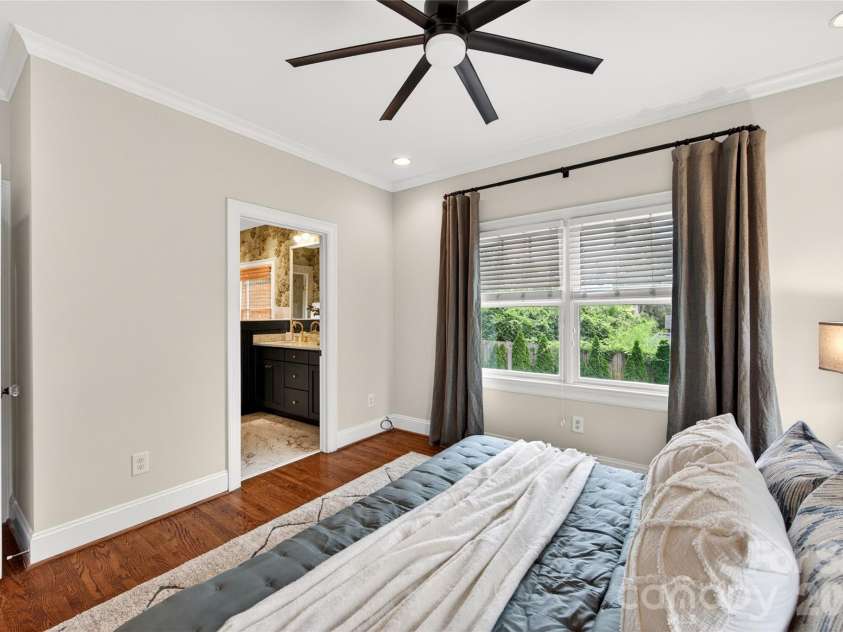 1825 Cumberland Avenue, Charlotte, NC 28203.  MLS# CAR4391863, YatesRealty ID 29767. 