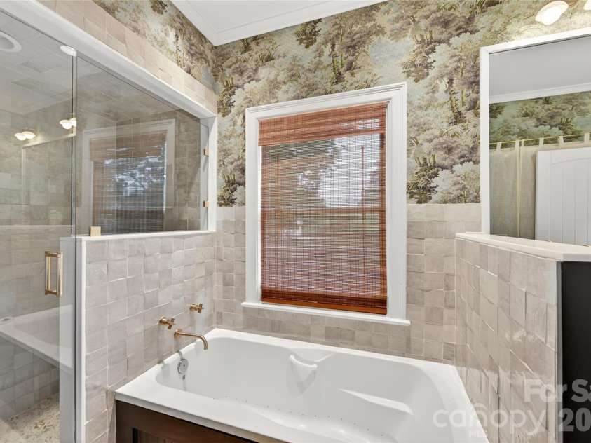 1825 Cumberland Avenue, Charlotte, NC 28203.  MLS# CAR4391863, YatesRealty ID 29767. 
