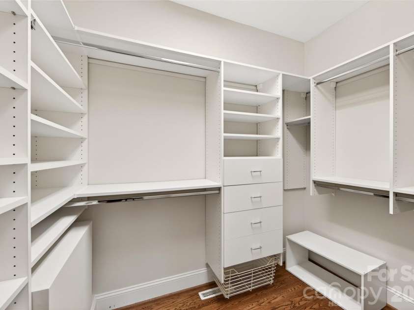 1825 Cumberland Avenue, Charlotte, NC 28203.  MLS# CAR4391863, YatesRealty ID 29767. 